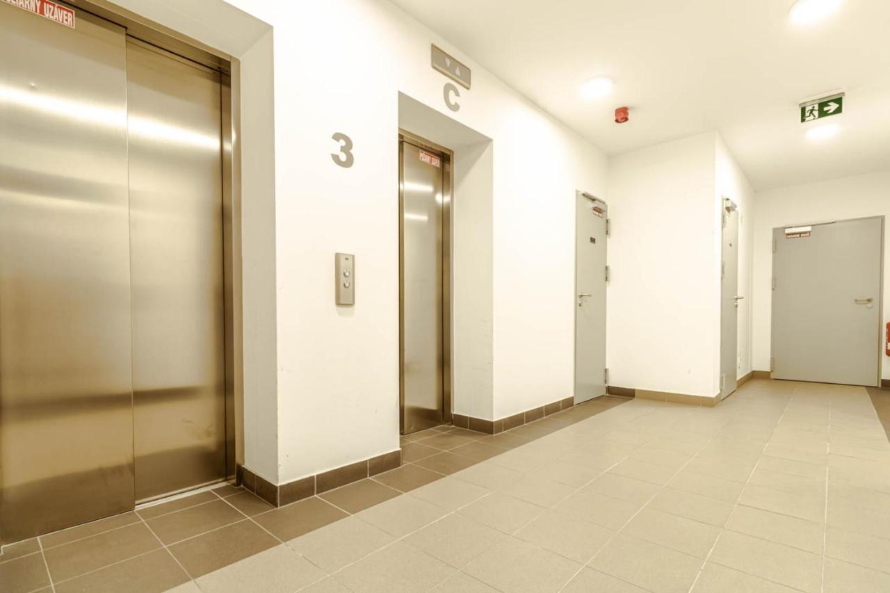 Moderny Byt V Sirsom Centre Apartman Pozsony Kültér fotó